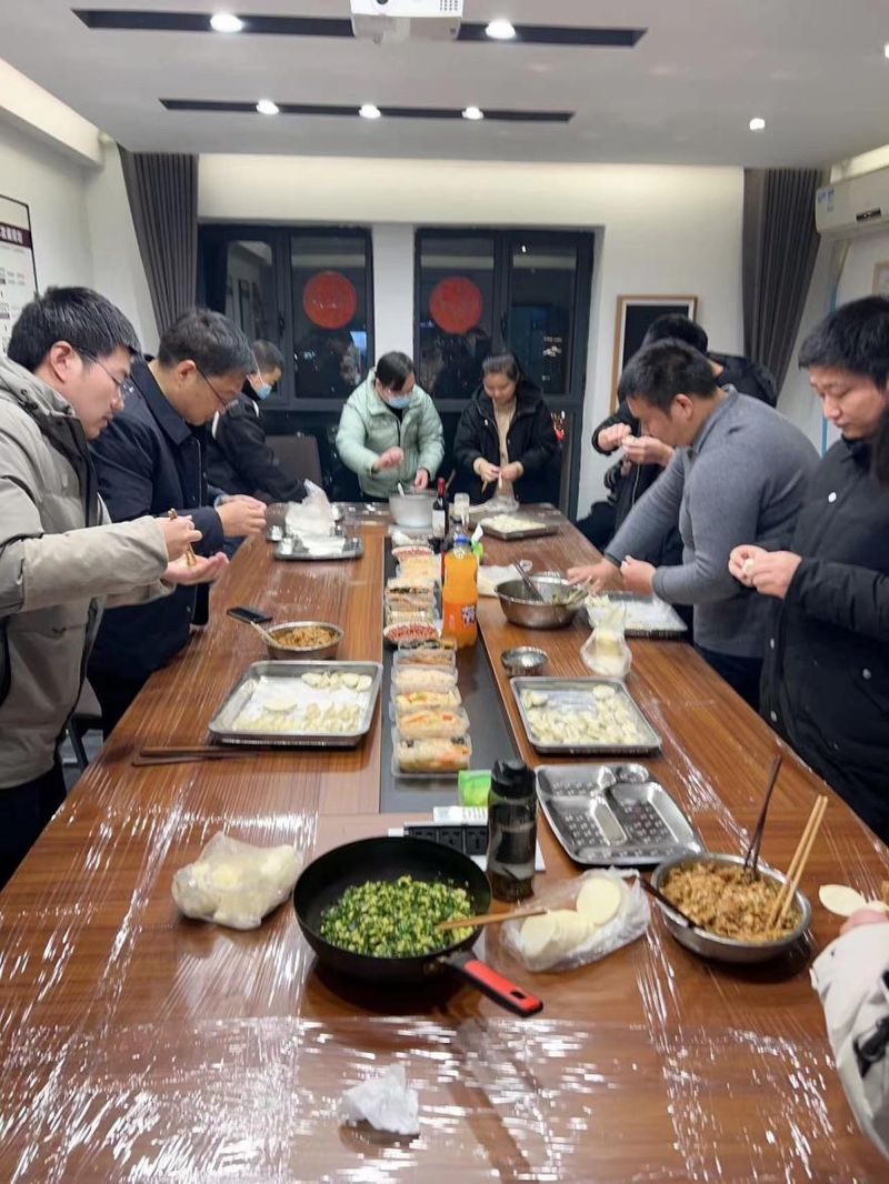 通達軟件公司組織開展“情暖冬至，餃香飄逸”冬至包餃子活動